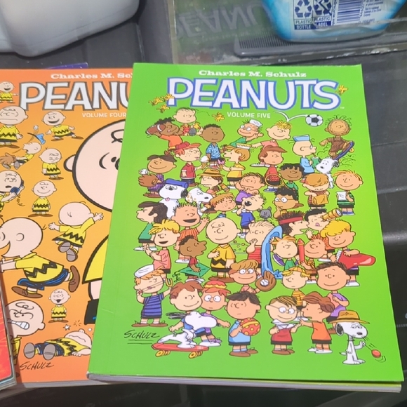 Peanuts Comic Book Set - Picture 2 of 6